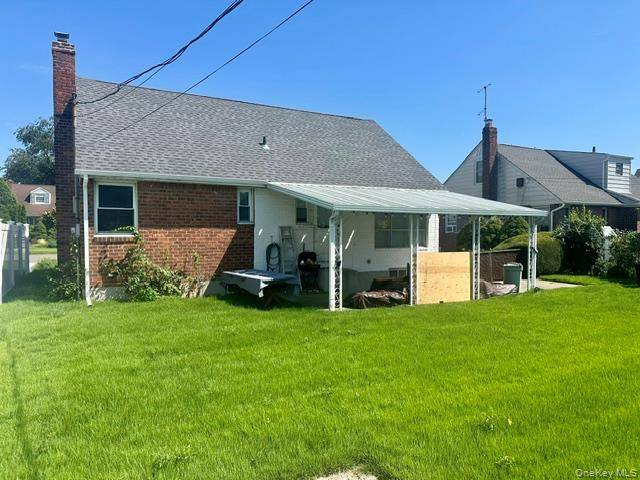 586 Martin RD, Franklin Square, NY 11010