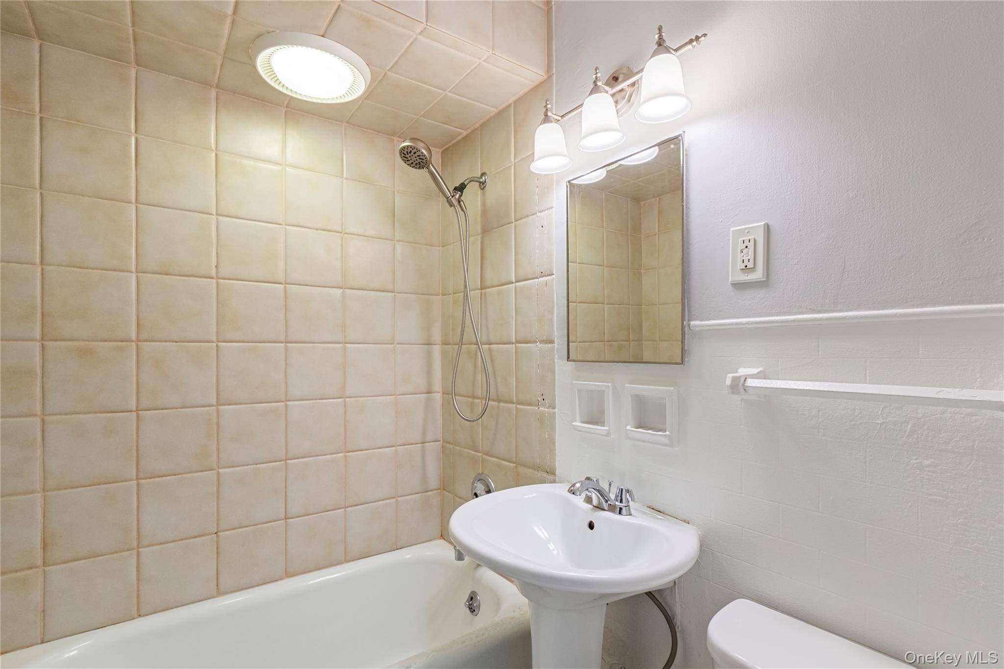 26 S Bayles AVE, Port Washington, NY 11050