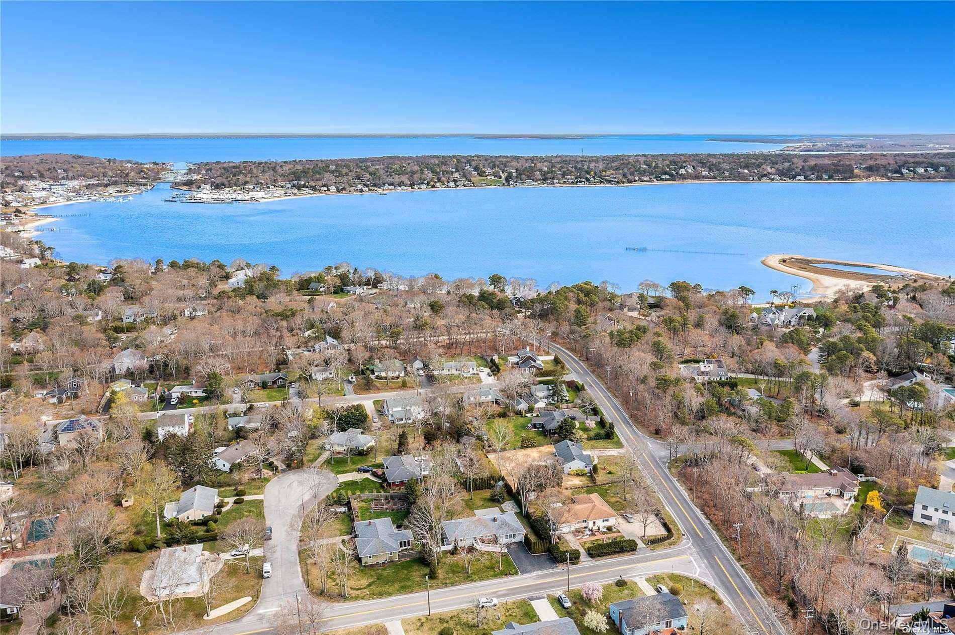 129 Lynncliff RD, Hampton Bays, NY 11946