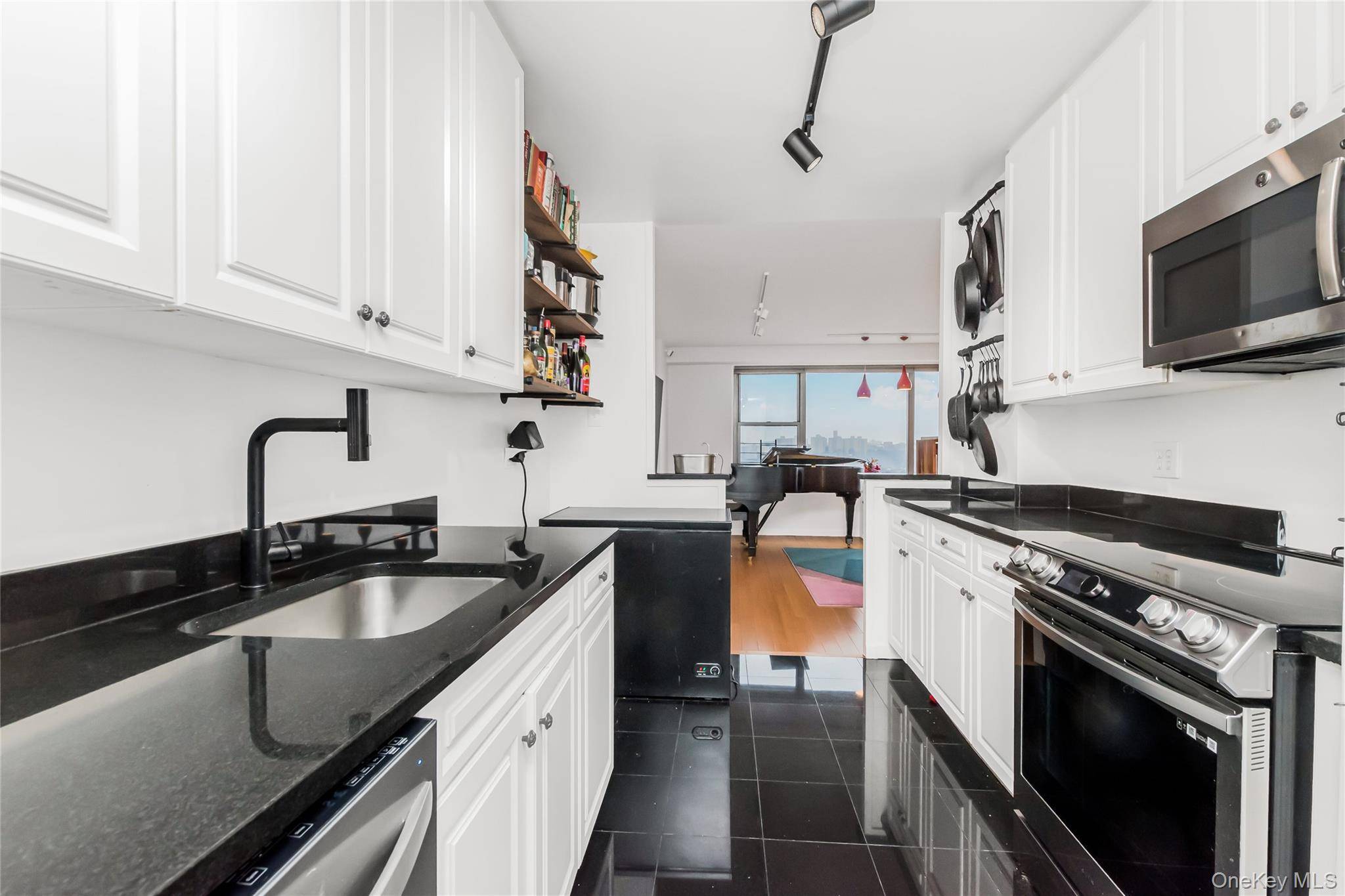 2500 Johnson AVE #15G, Bronx, NY 10463