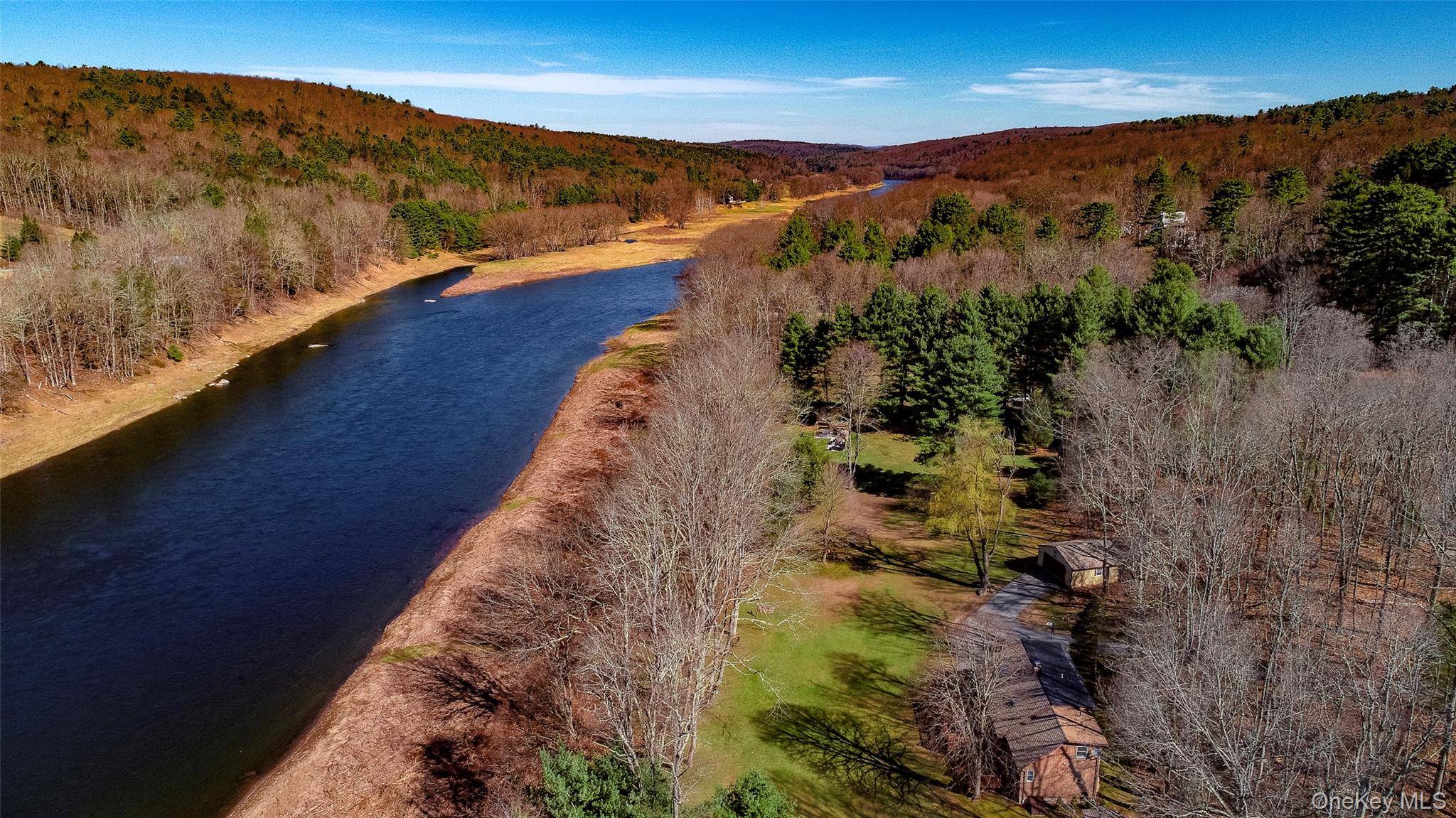 19 Arrowhead LN, Narrowsburg, NY 12764