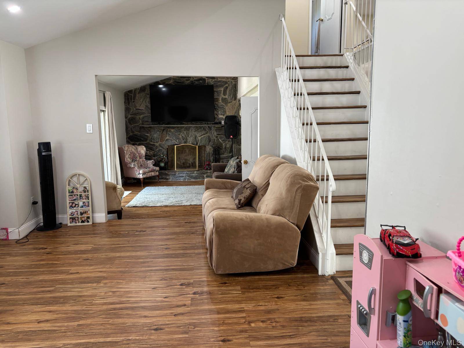 37 Cedar AVE, Coram, NY 11727