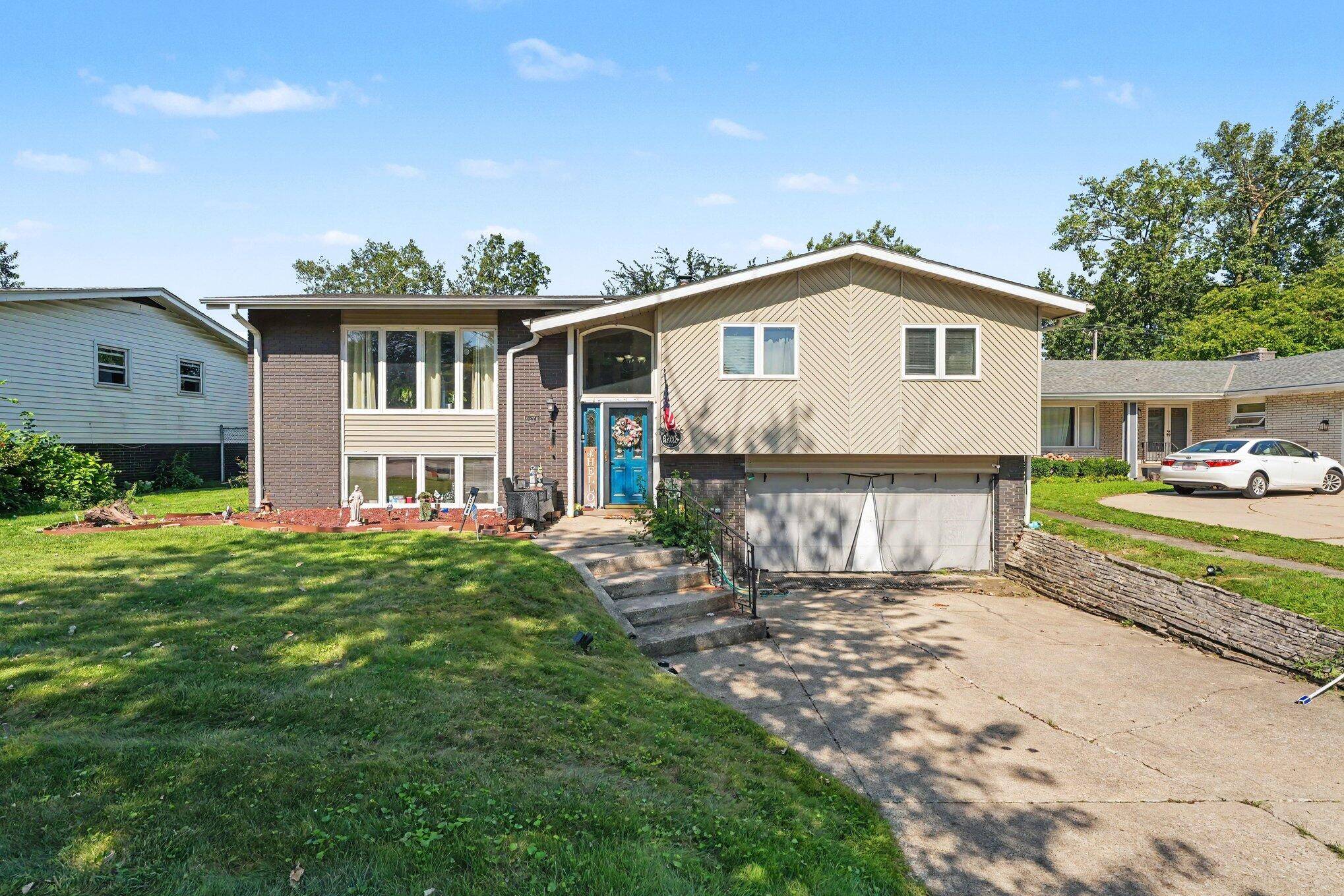 9328 Chestnut Lane, Munster, IN 46321