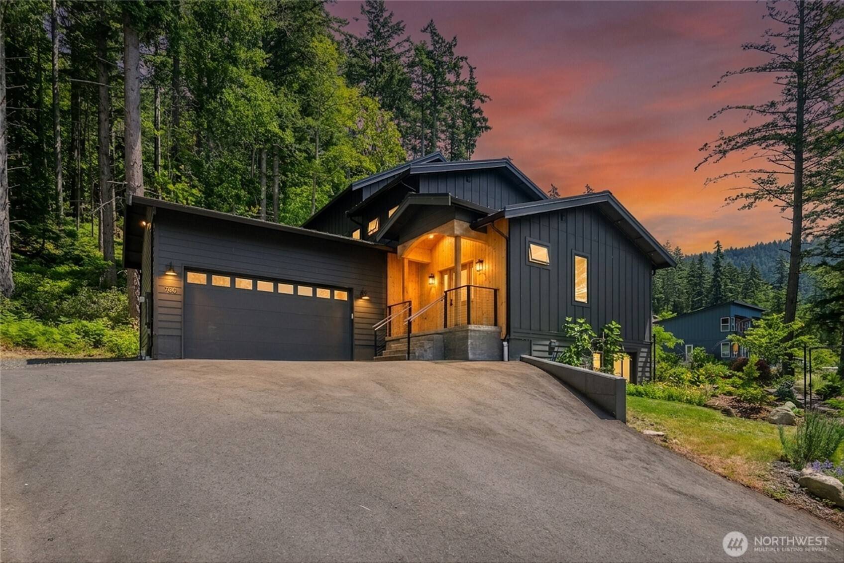 760 Chuckanut DR, Bellingham, WA 98229