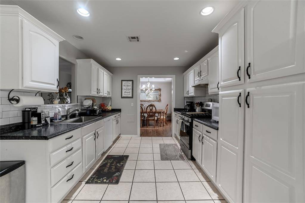 12127 SW 4th ST, Yukon, OK 73099