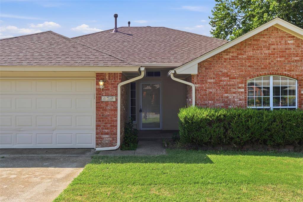 10116 Glascow DR, Yukon, OK 73099