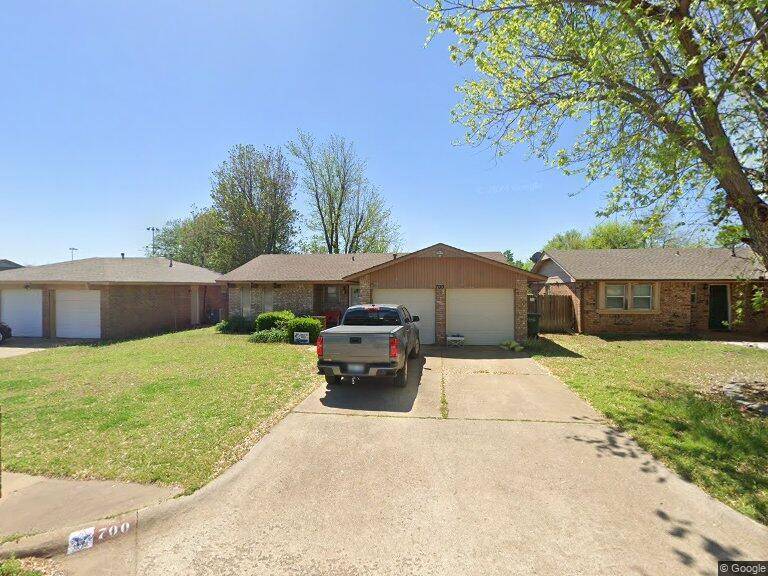 700 Robin Hill RD, Edmond, OK 73003
