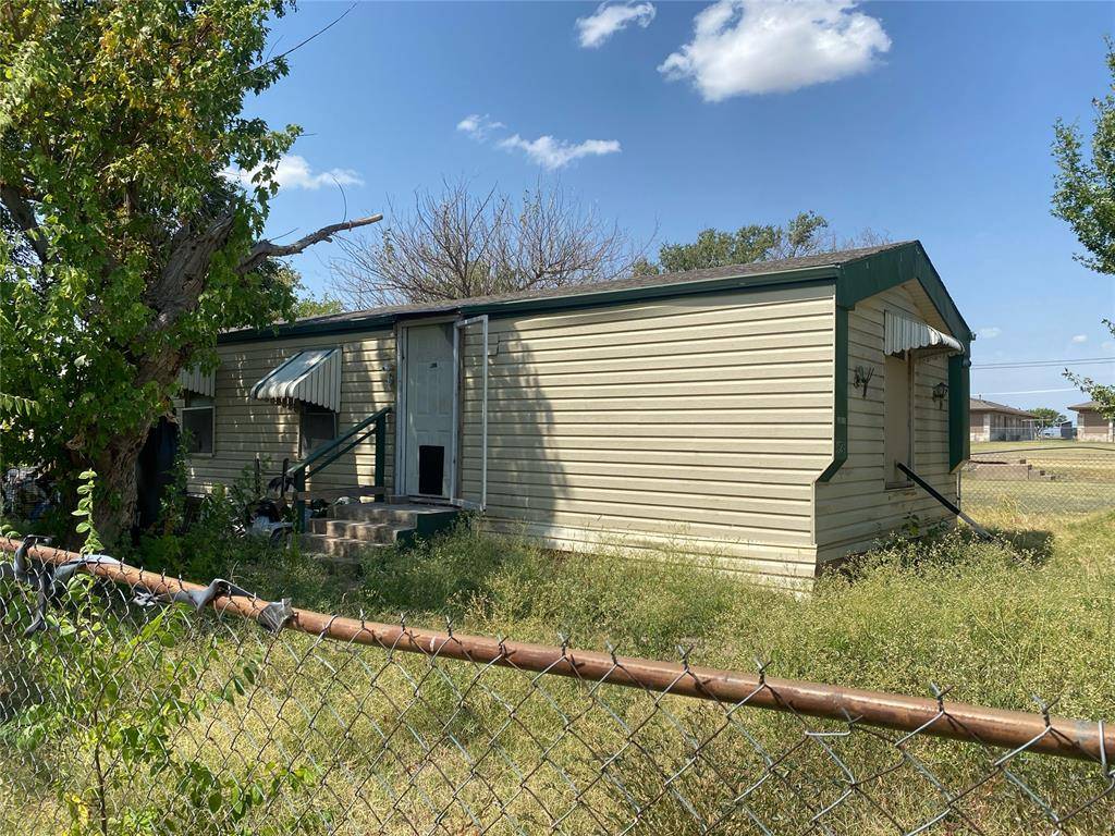 1524 SW Georgia AVE, Lawton, OK 73501