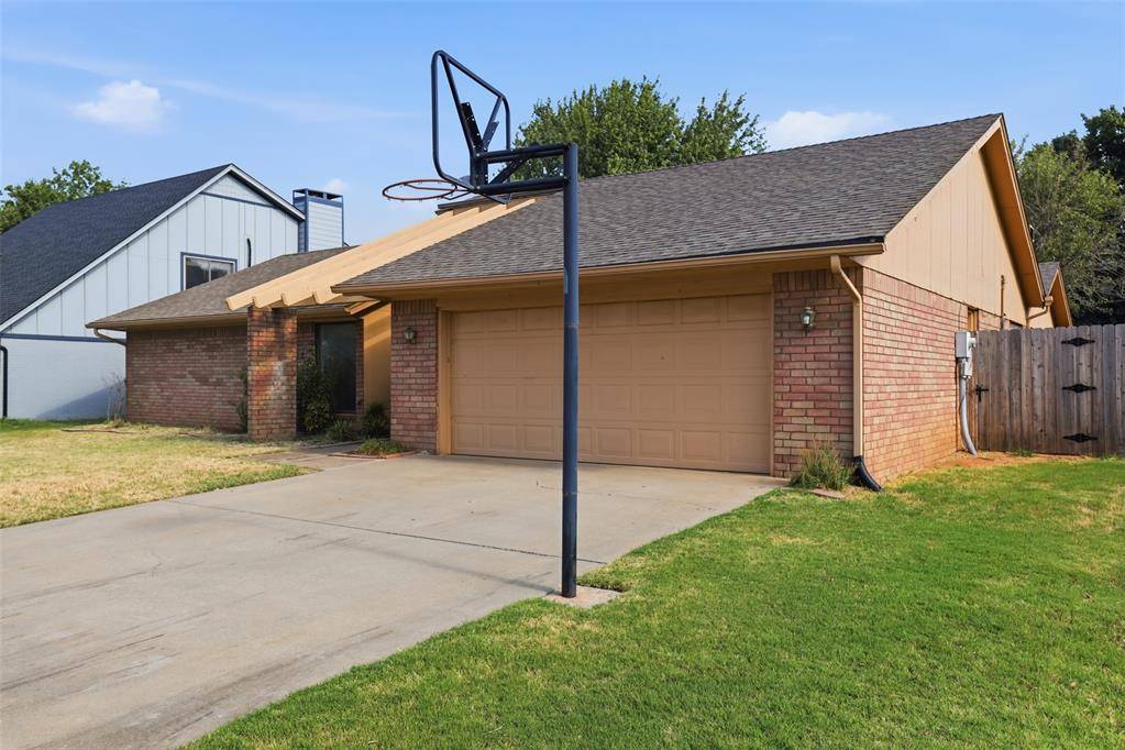 10337 Kendal AVE, Yukon, OK 73099