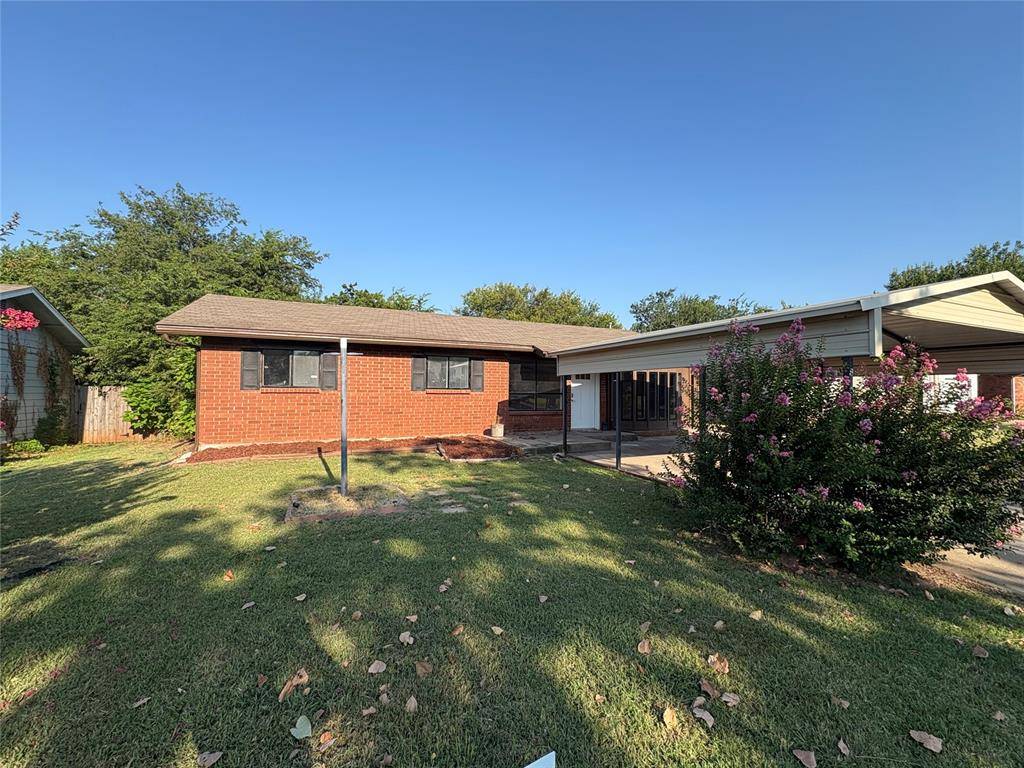 2605 Queensbury RD, Moore, OK 73160