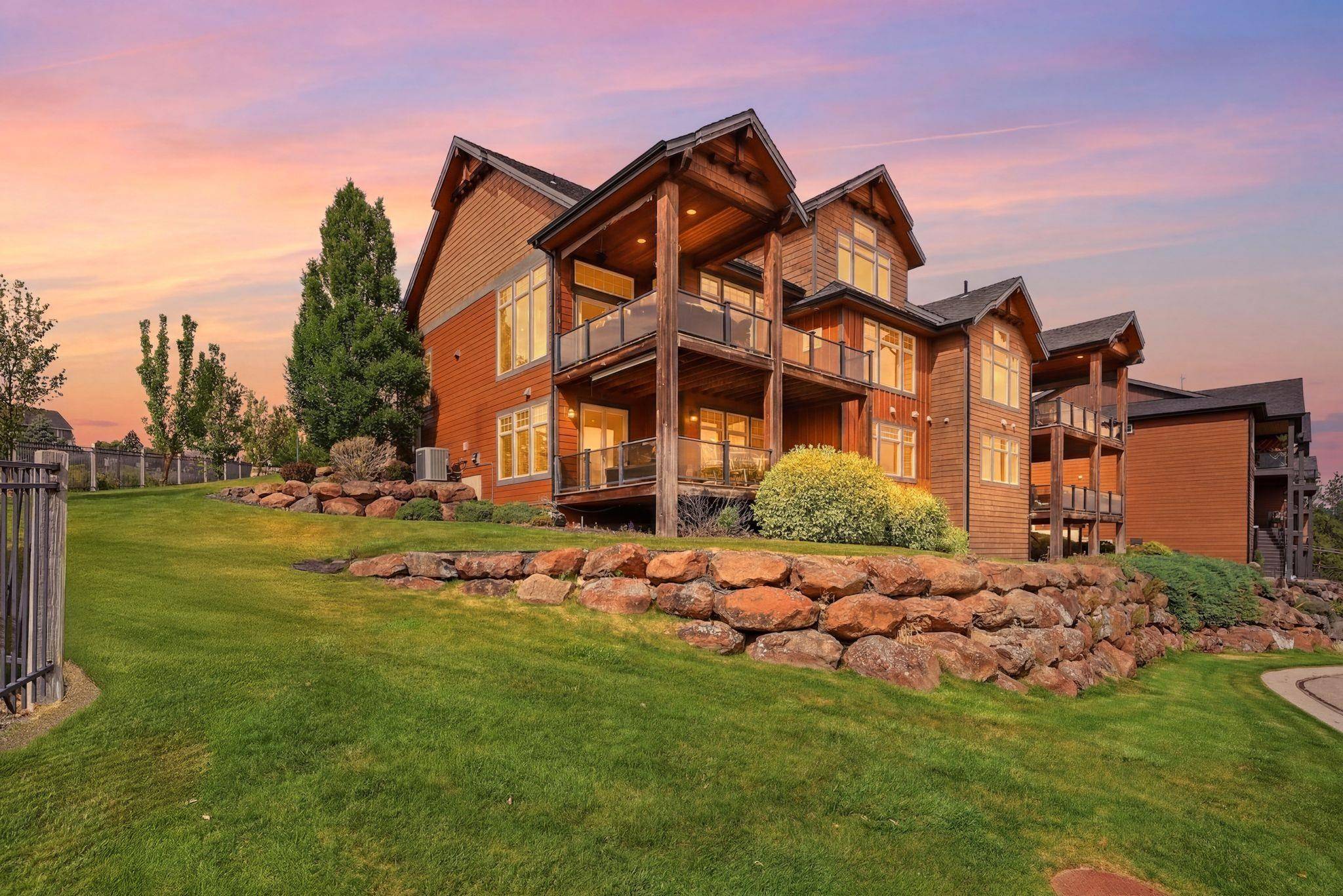 8924 E Courtview Ln, Spokane, WA 99217
