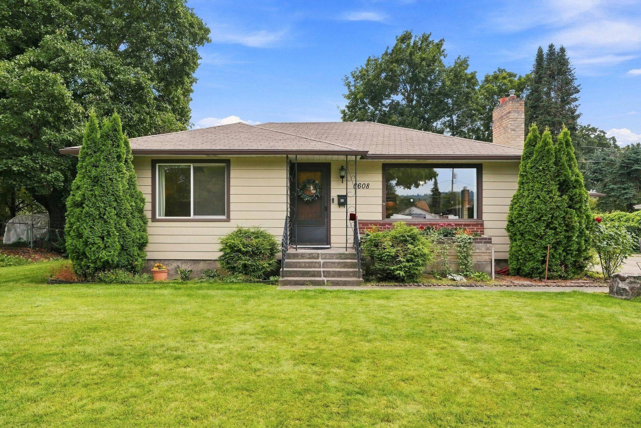 8608 E Bridgeport Ave, Millwood, WA 99212