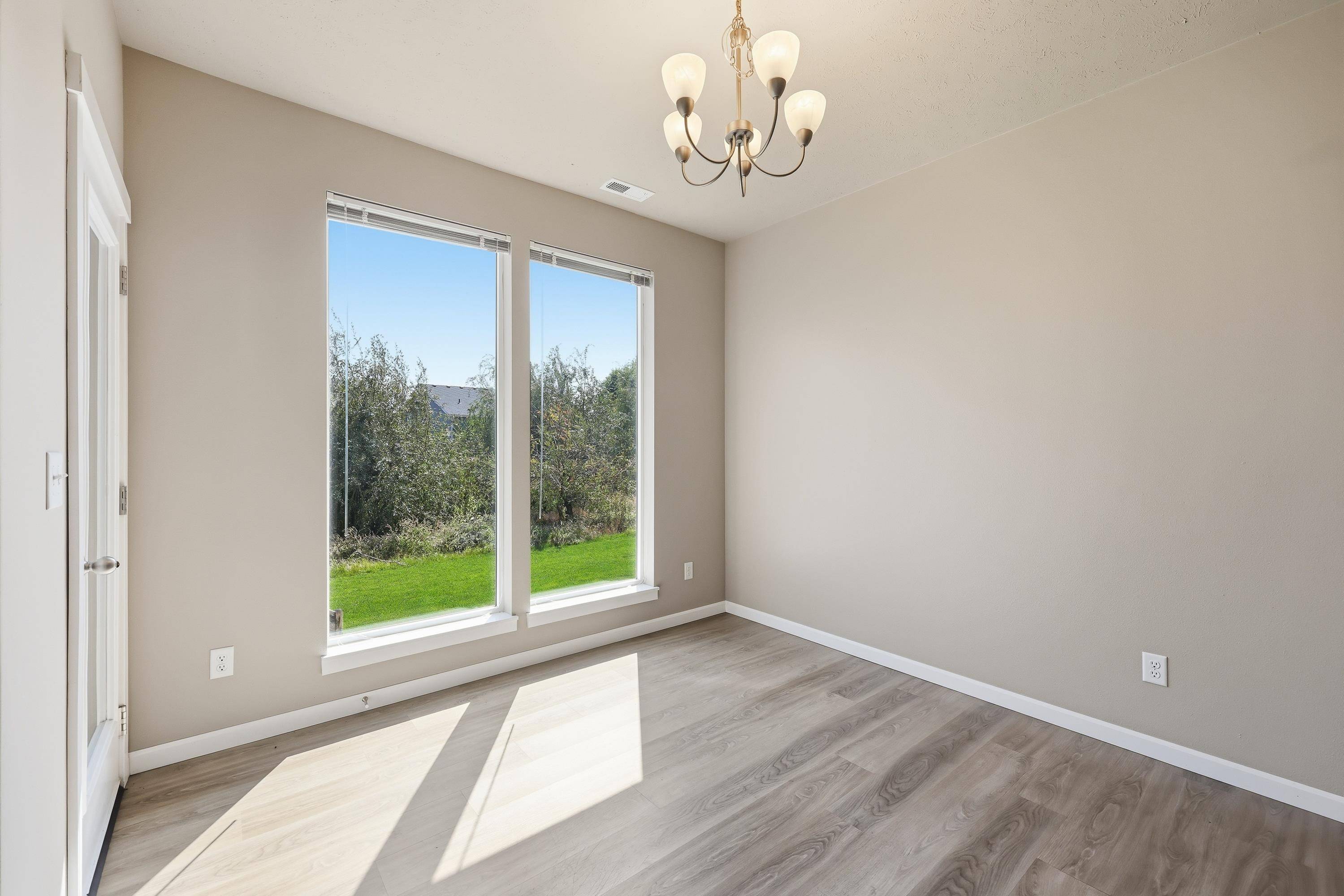 8512 N Summerhill Ln, Spokane, WA 99208