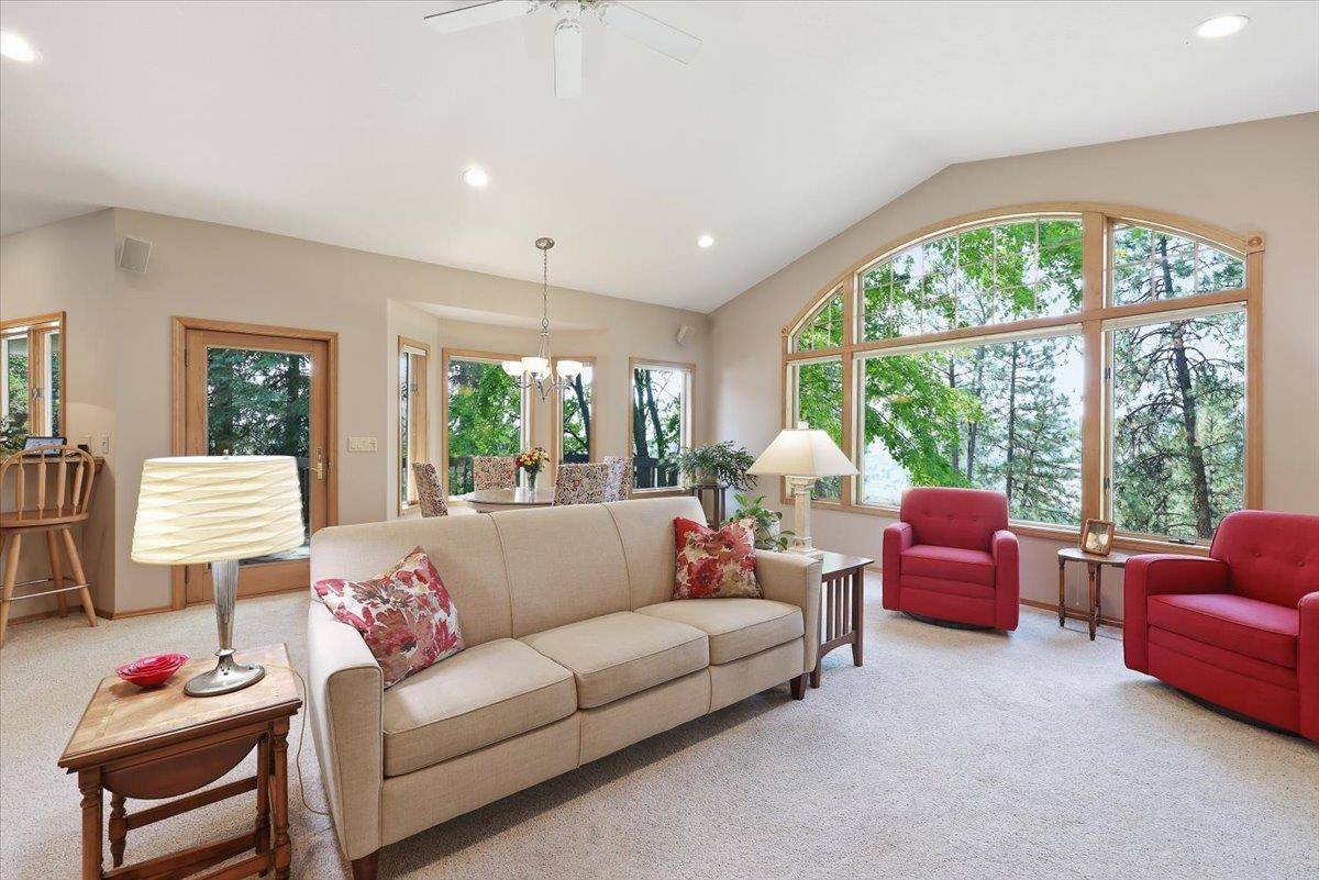 10924 S Latah Ln, Spokane, WA 99223