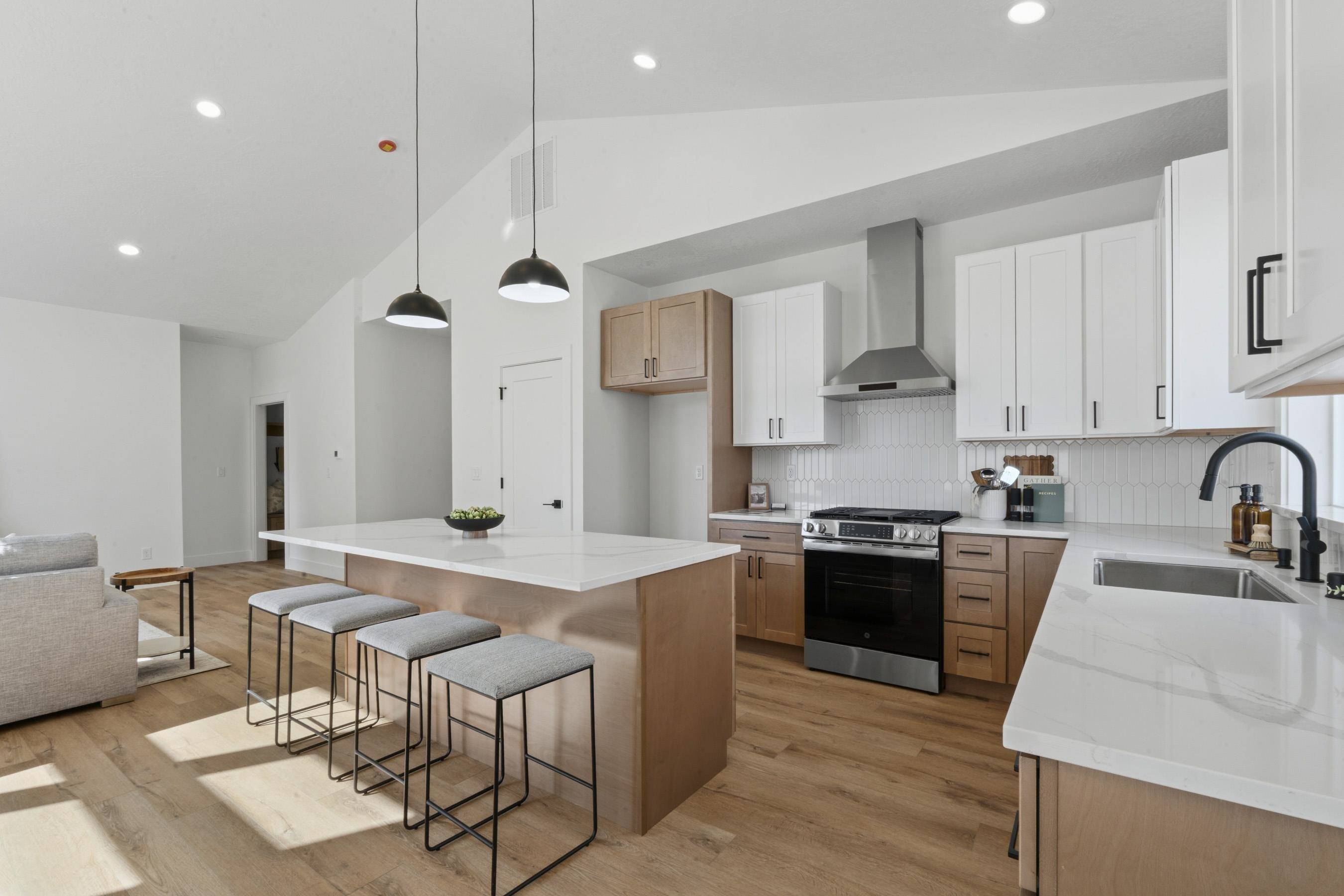 416 N Moen Ln, Greenacres, WA 99016