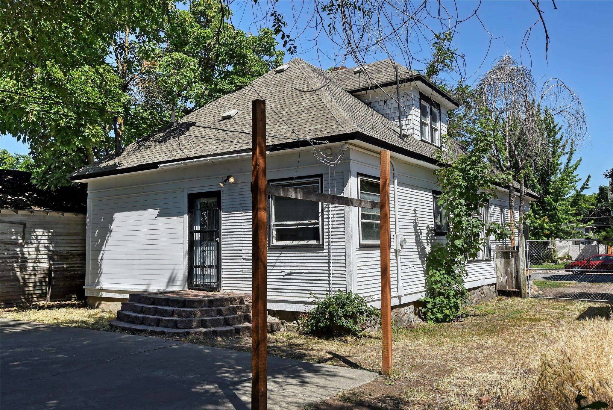1121 W Knox Ave, Spokane, WA 99205