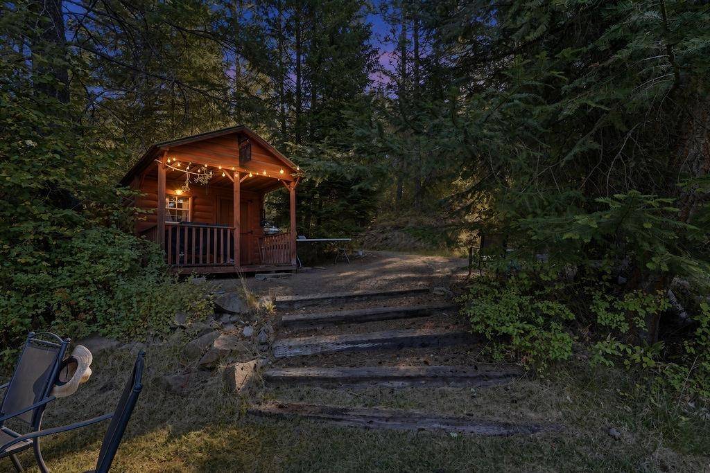 751 Suther Ln Ln, Elk, WA 99009