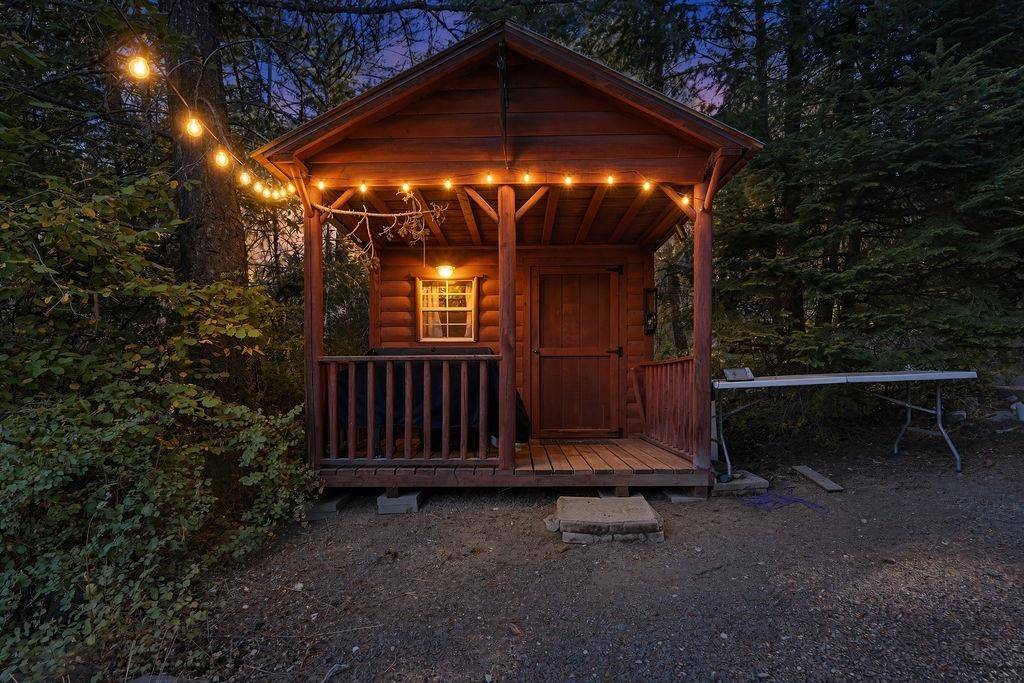 751 Suther Ln Ln, Elk, WA 99009