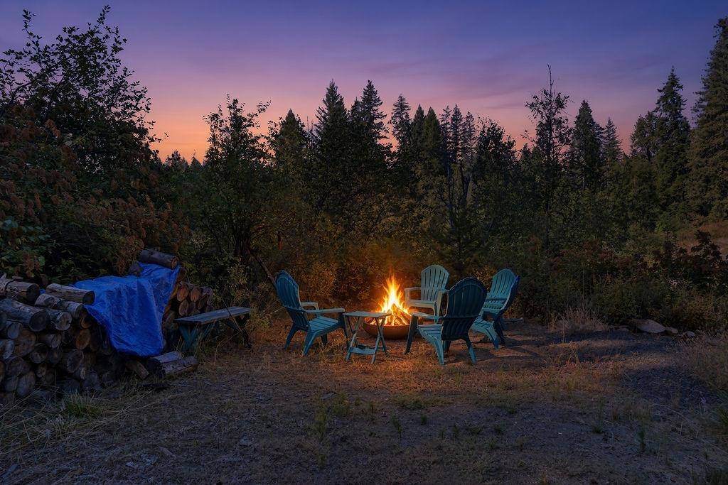 751 Suther Ln Ln, Elk, WA 99009