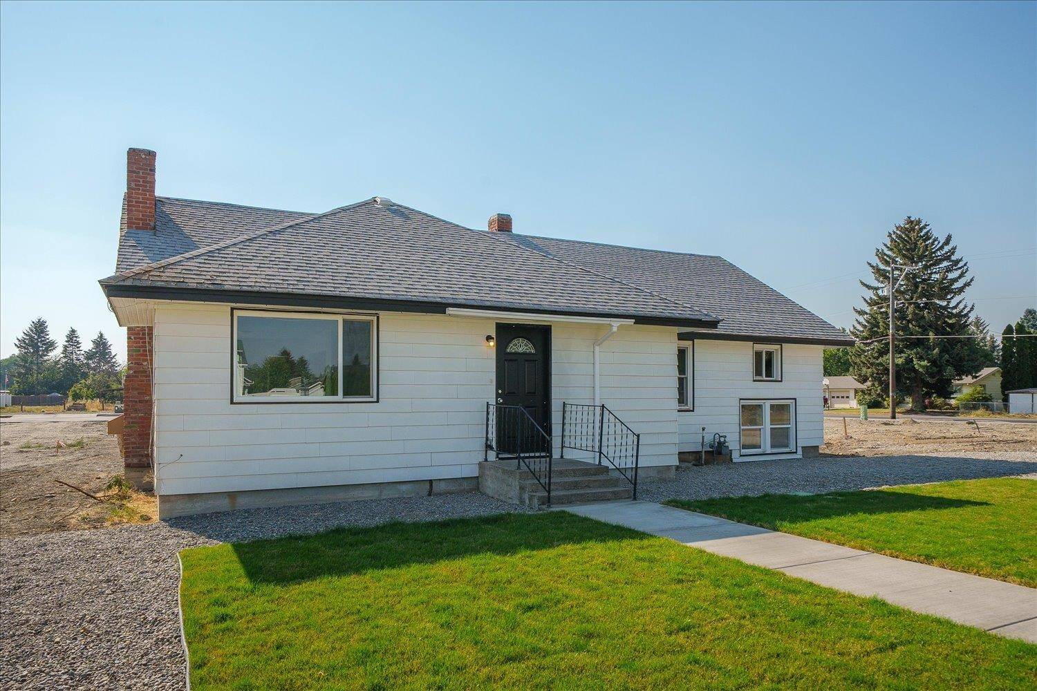 525 N Long Rd, Greenacres, WA 99016