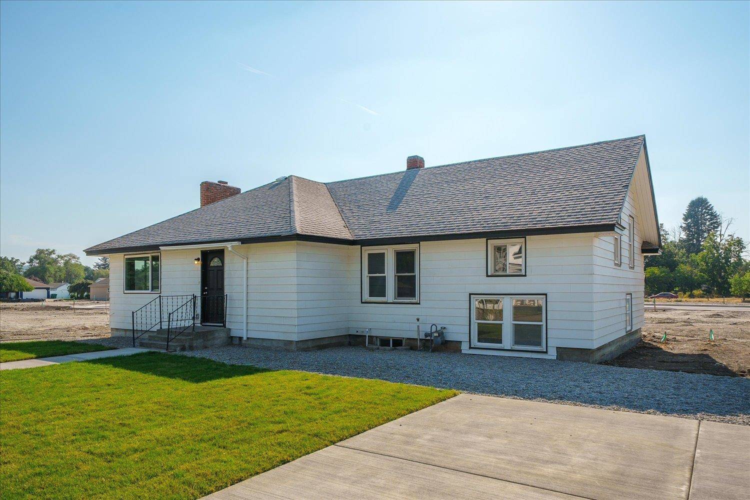 525 N Long Rd, Greenacres, WA 99016