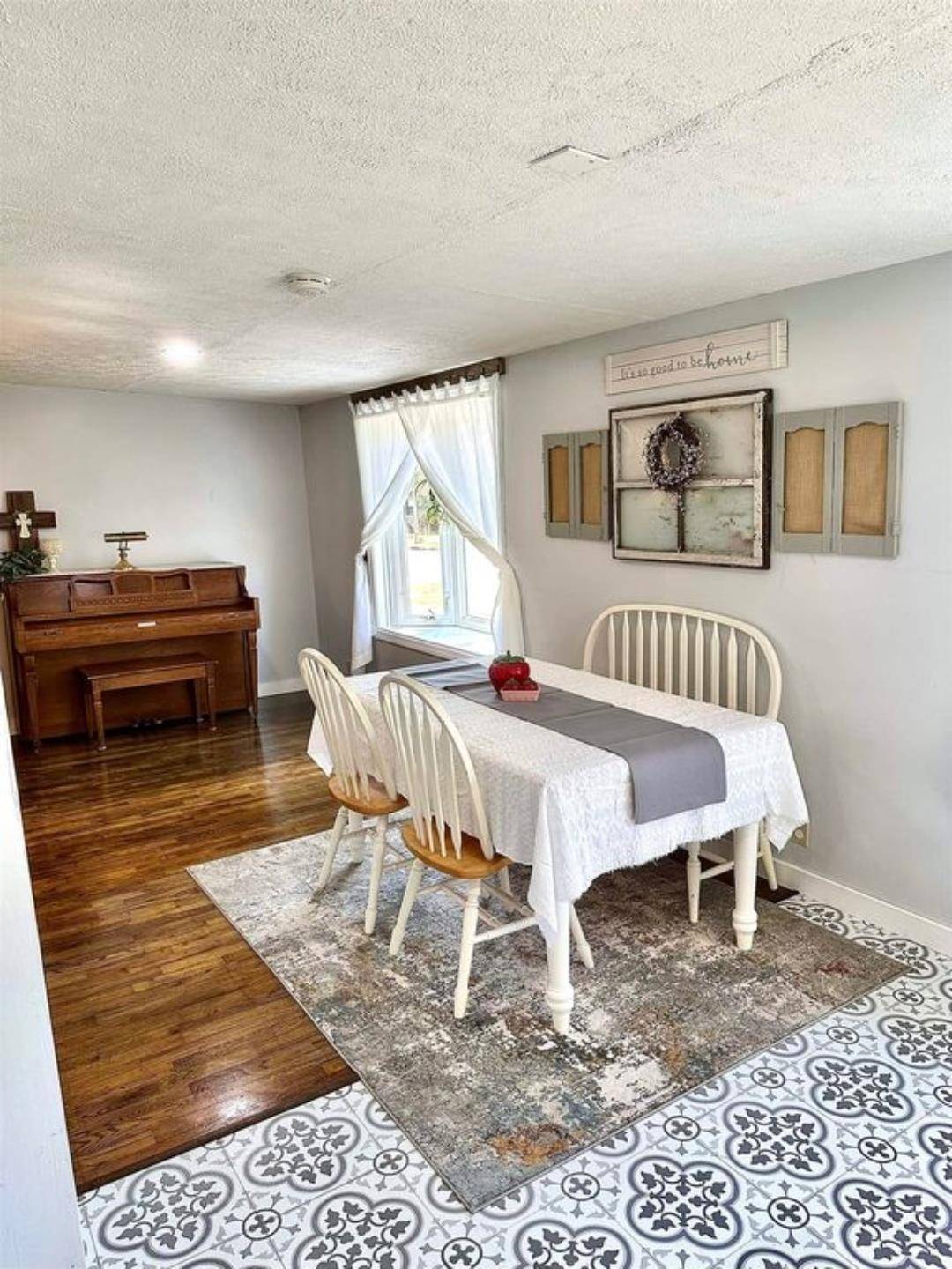 327 Houston St, Winfield, KS 67156