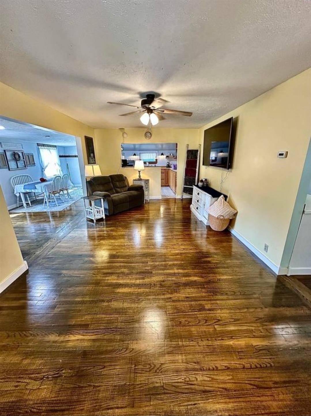 327 Houston St, Winfield, KS 67156