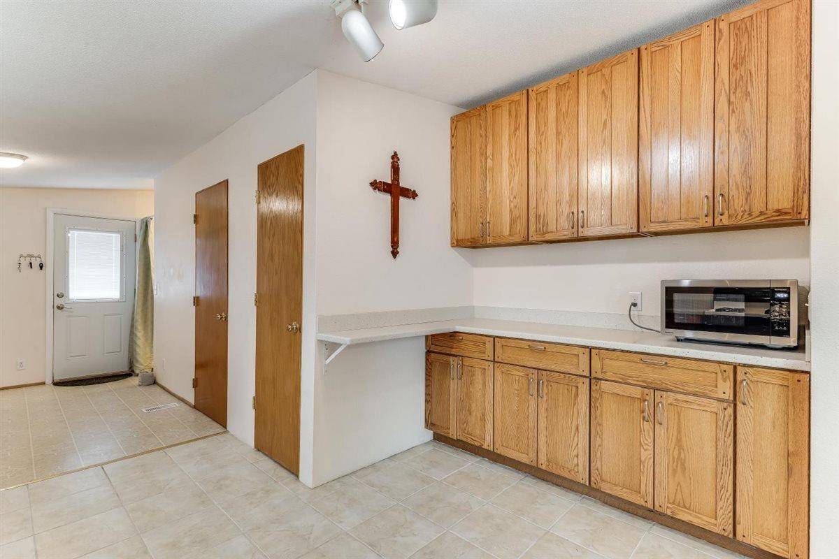 9115 E 31st St S, Wichita, KS 67210