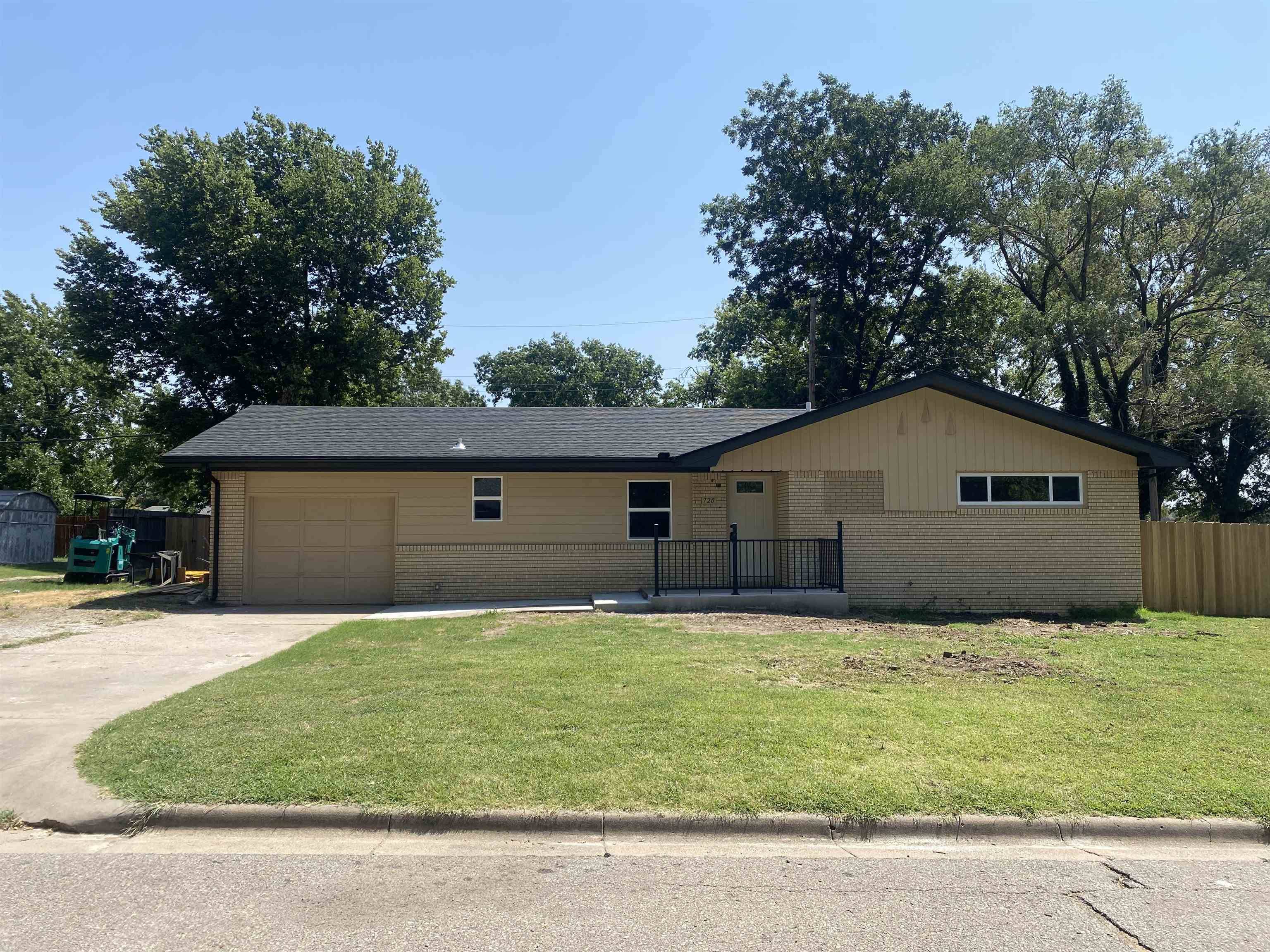 720 N Elm, Belle Plaine, KS 67013