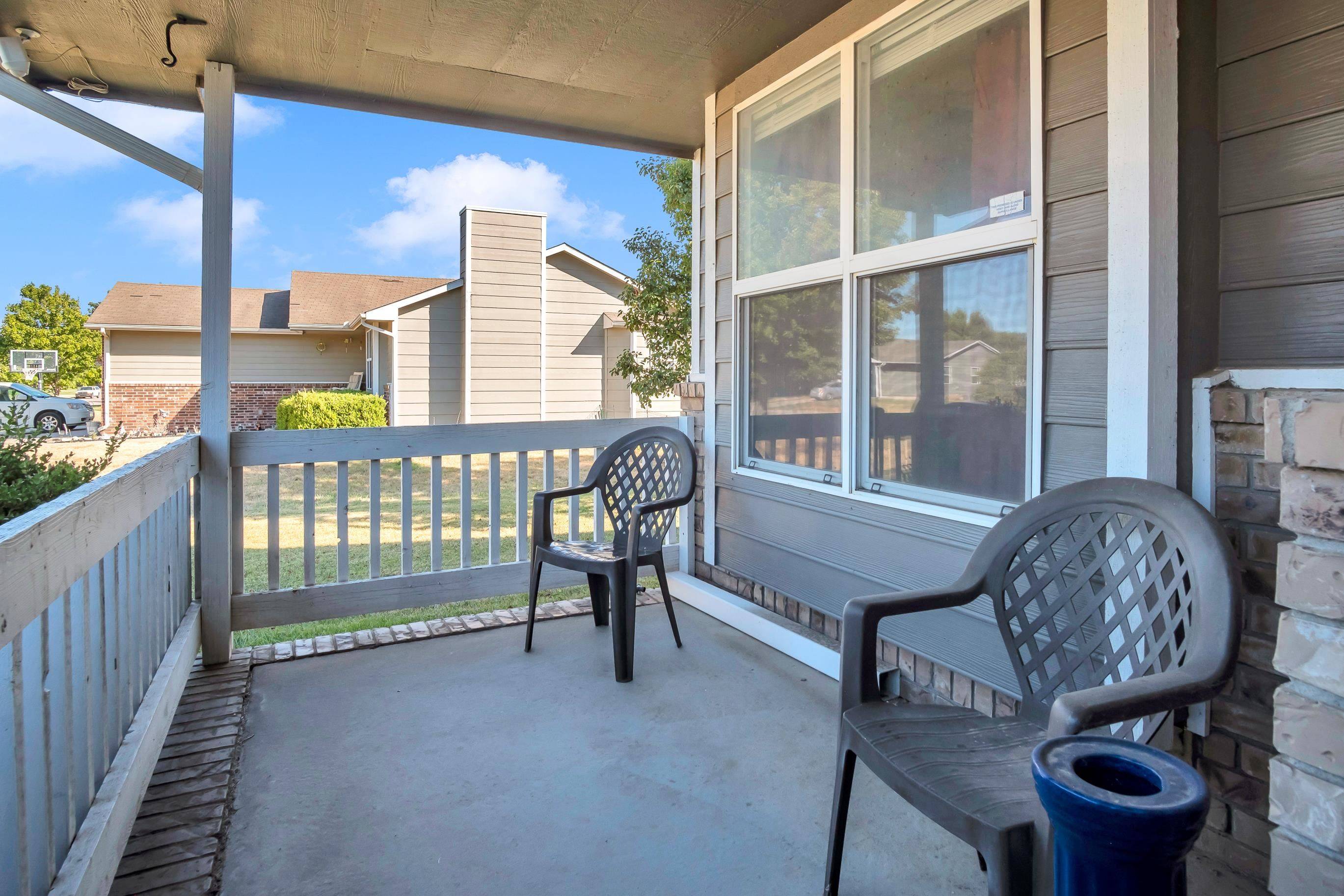 517 Clover Lane, Hesston, KS 67062