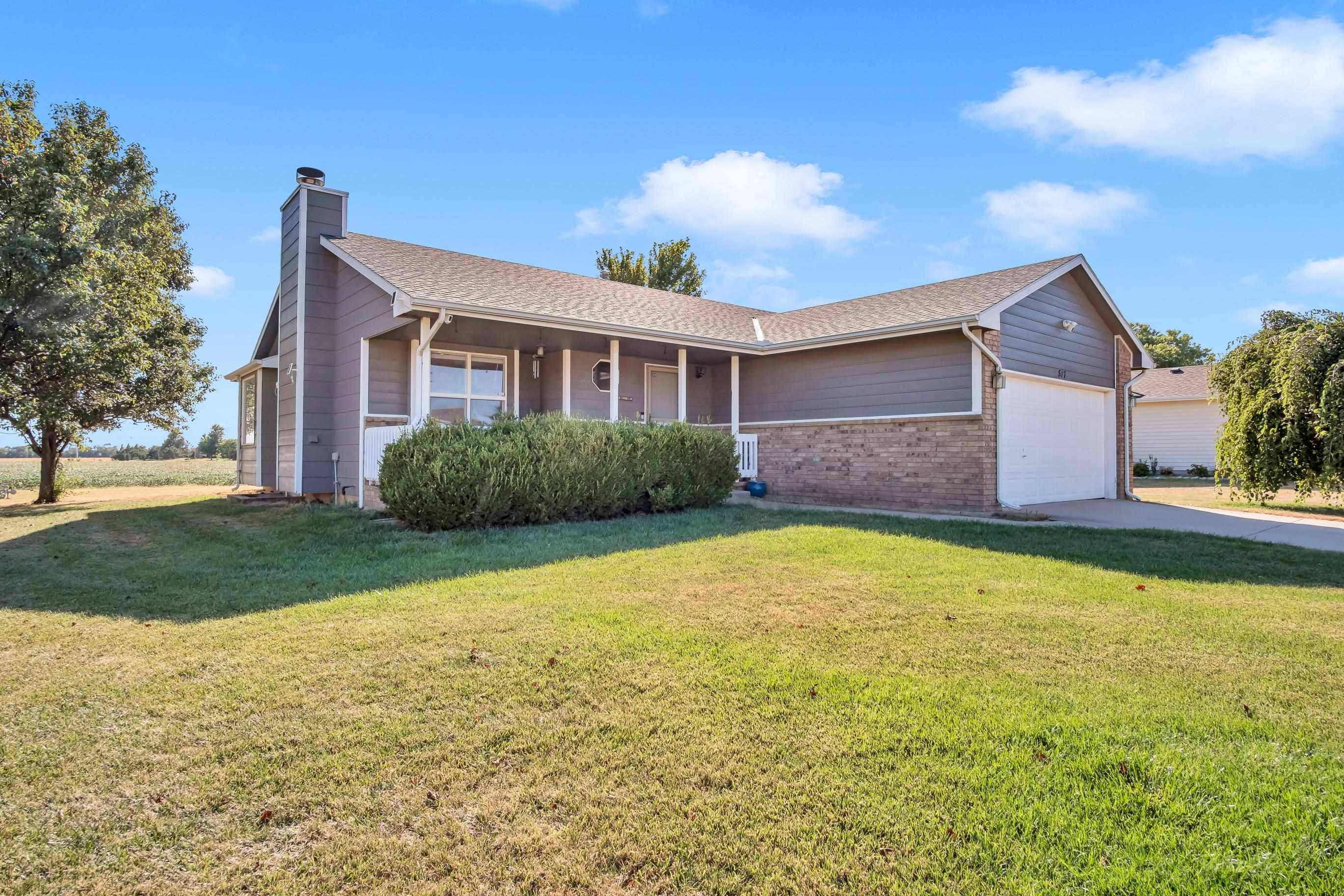 517 Clover Lane, Hesston, KS 67062