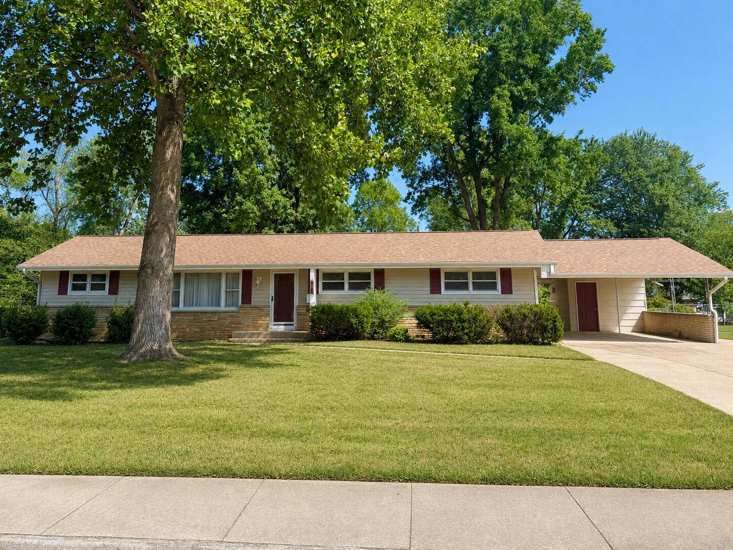 1143 Ozark ST, Houston, MO 65483