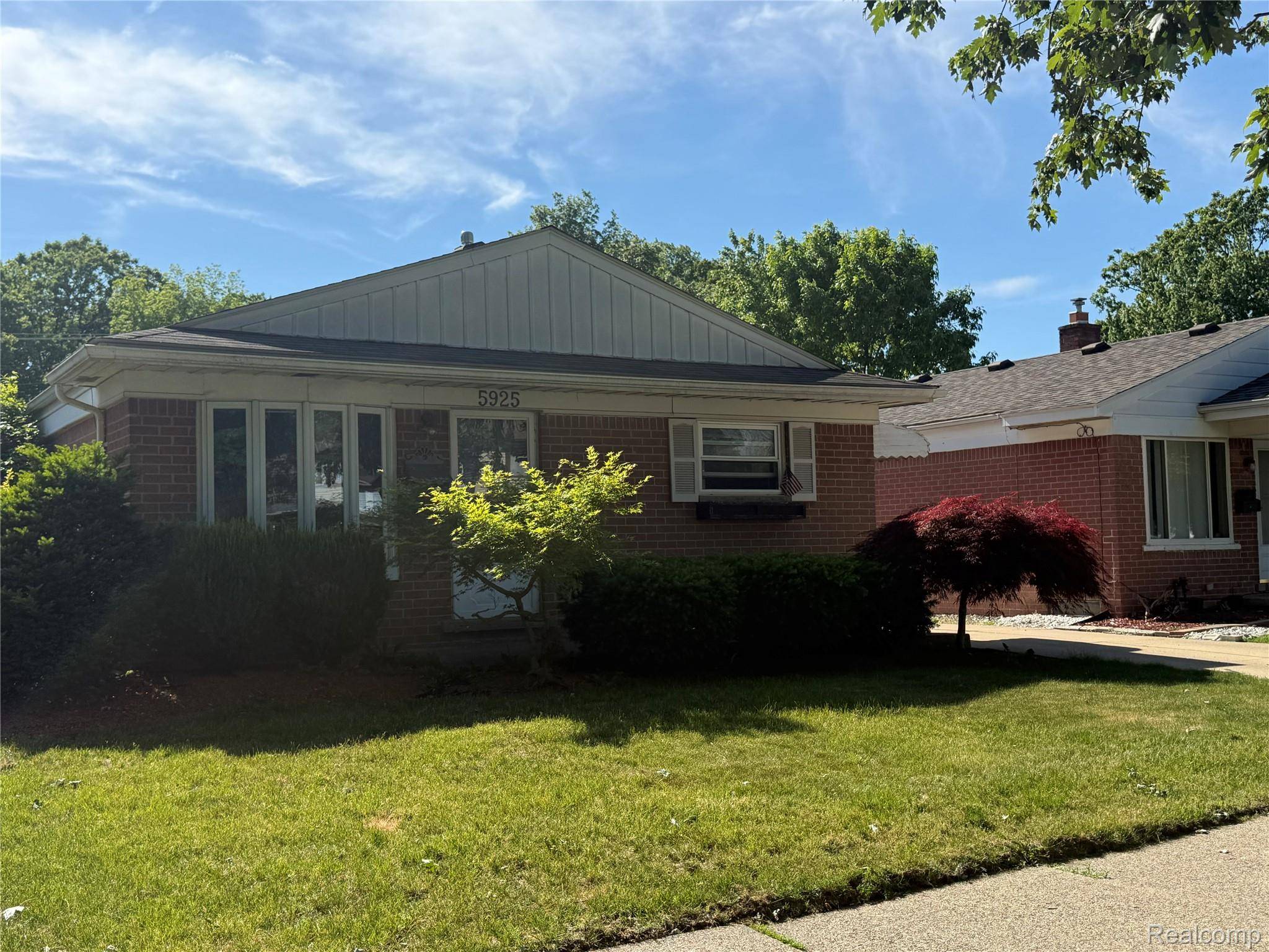 5925 Berwyn ST, Dearborn Heights, MI 48127