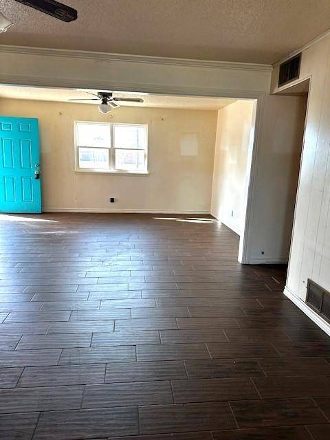 123 E McCaulley Avenue, Bronte, TX 76933