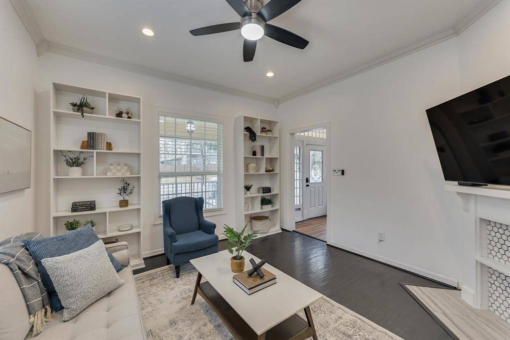909 Elsbeth Street, Dallas, TX 75208