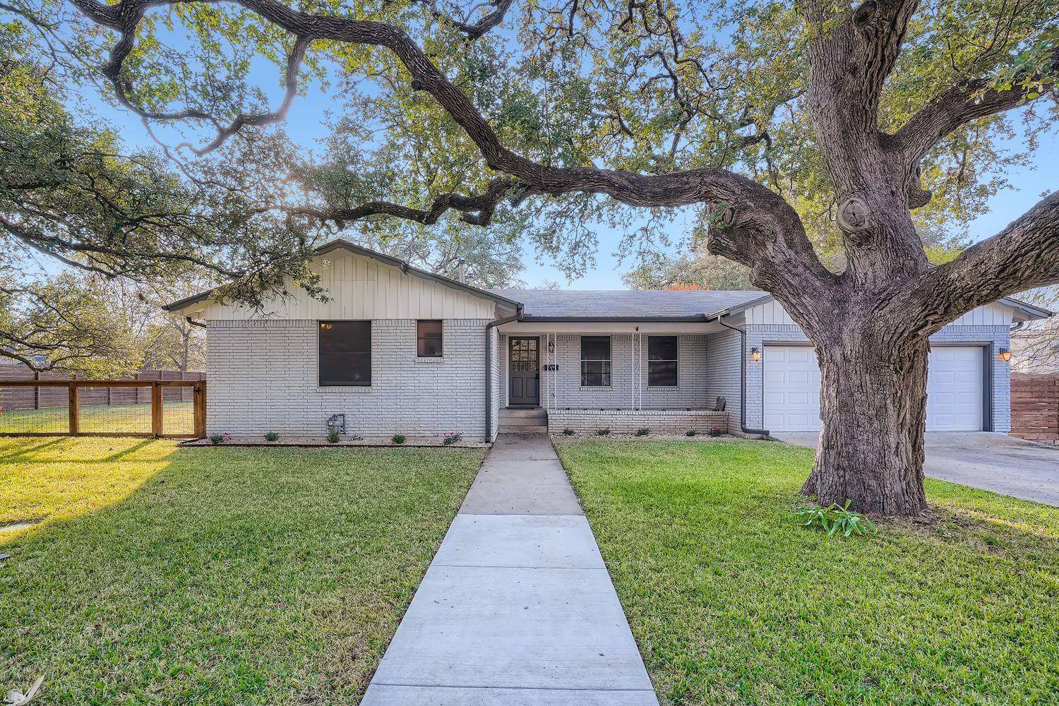 210 College ST, Round Rock, TX 78664