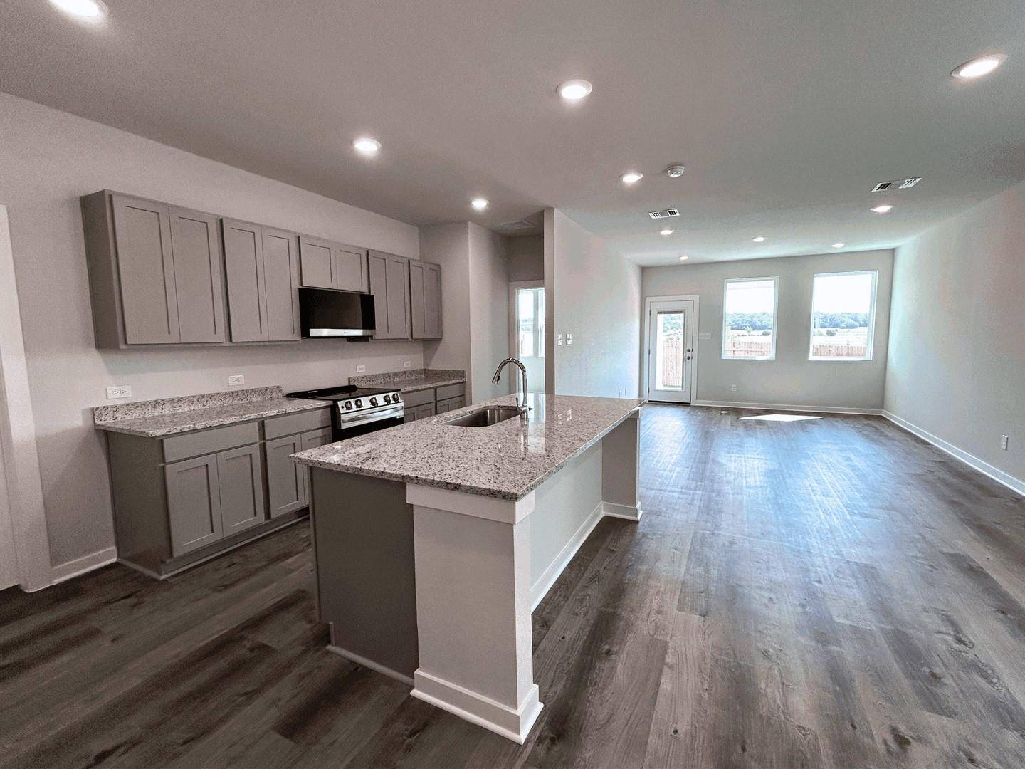 252 Firefox WAY, Jarrell, TX 76537
