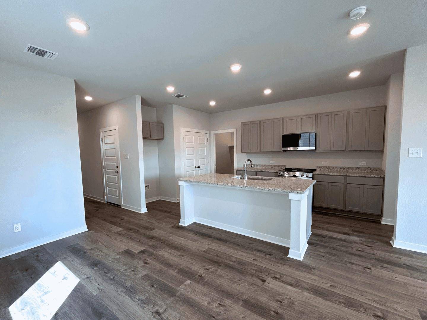 252 Firefox WAY, Jarrell, TX 76537