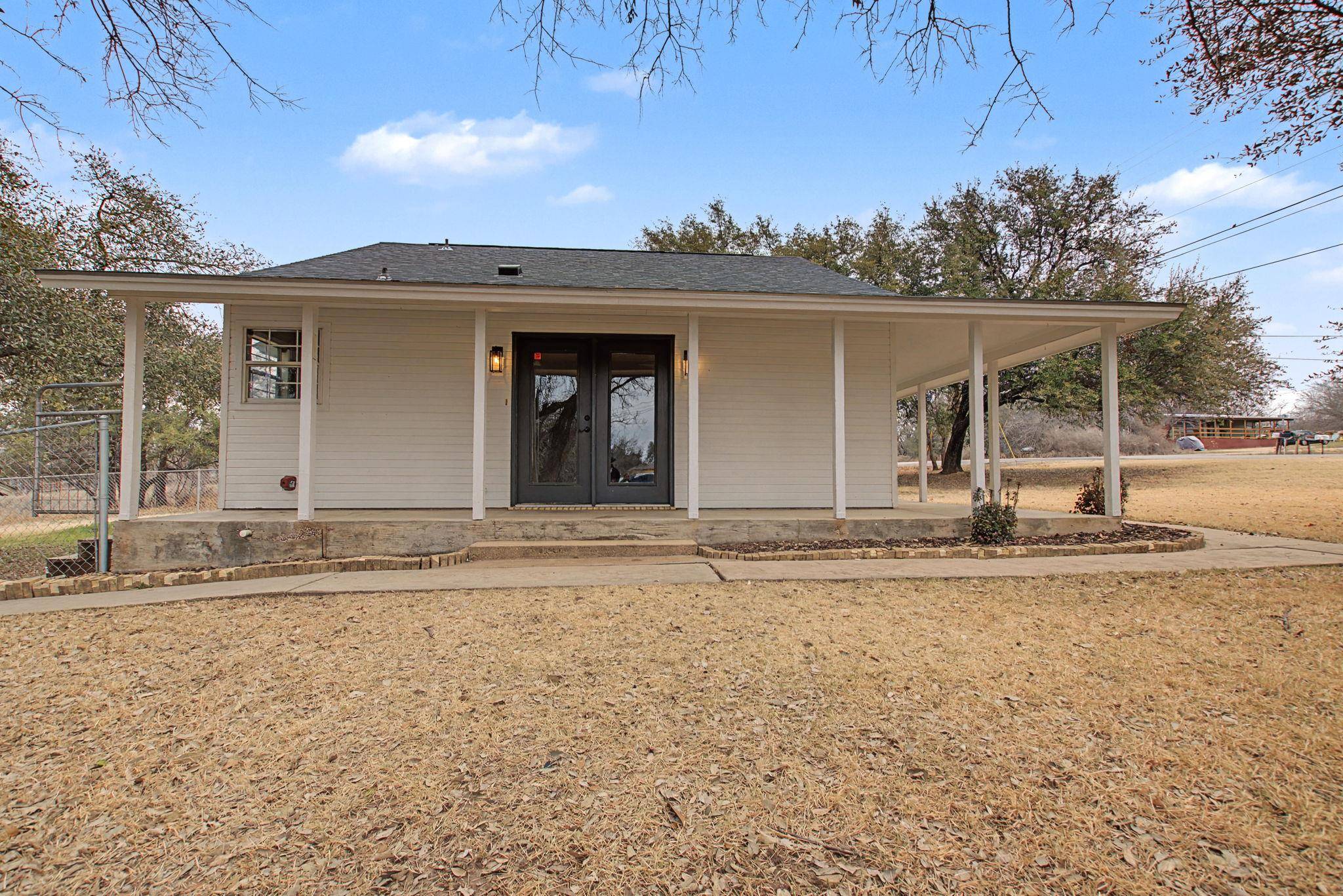 4308 Mountain View DR, Kingsland, TX 78639