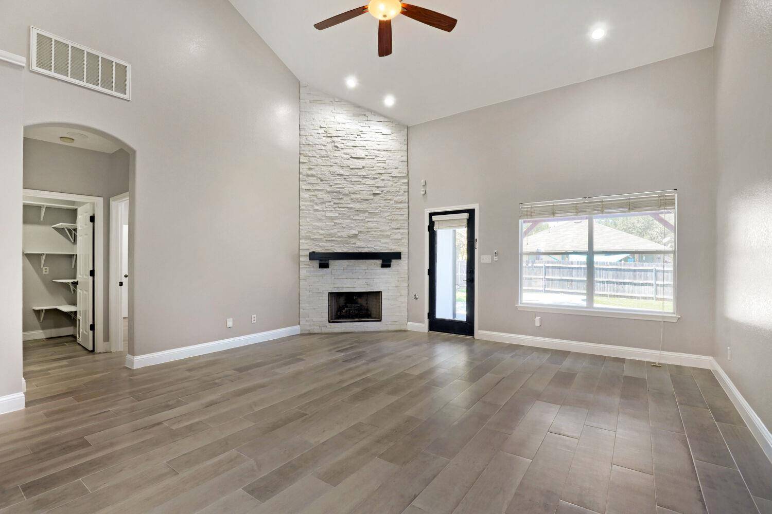 18652 E Dry Pond DR, Pflugerville, TX 78660