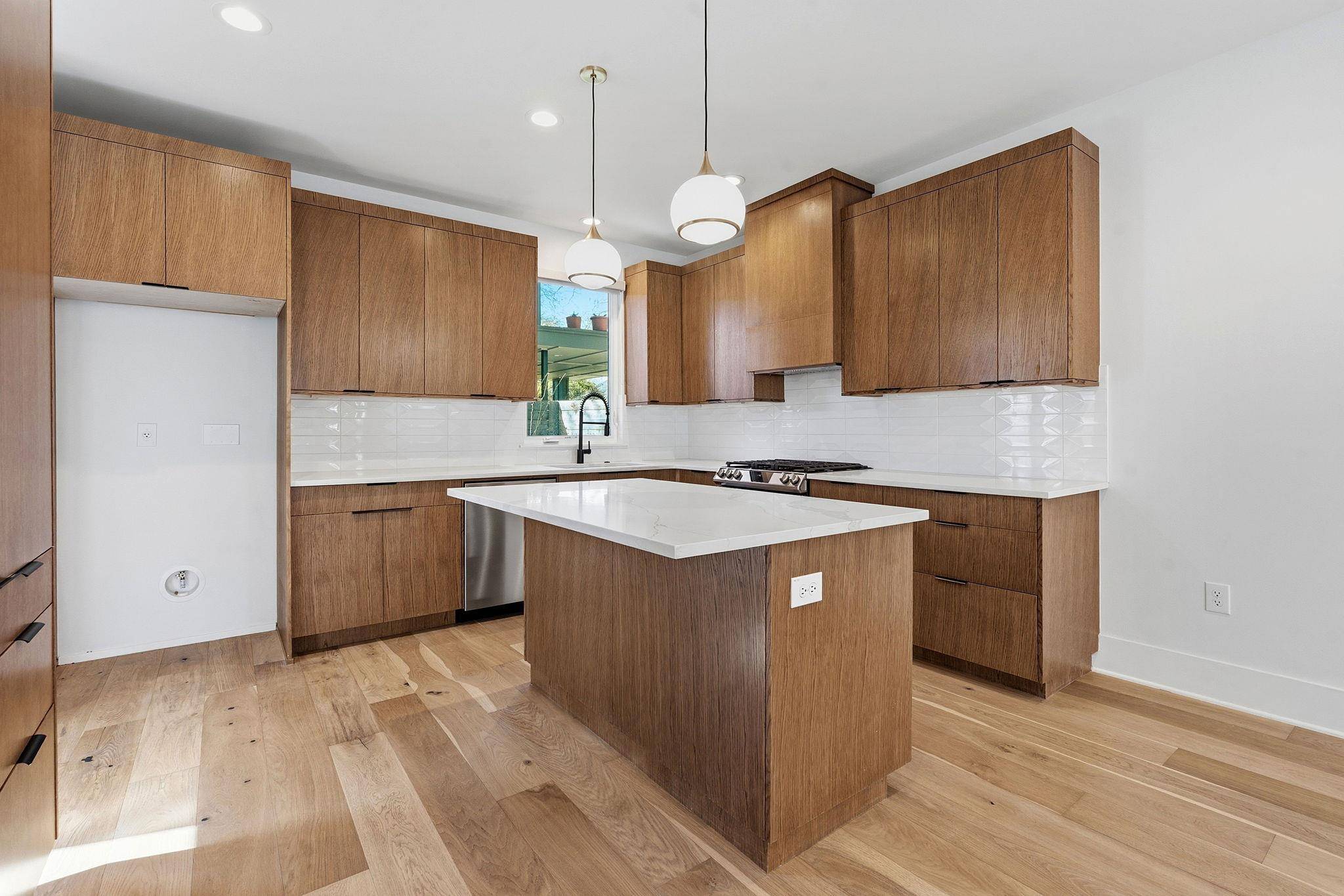 2921 Lyons RD #1, Austin, TX 78702