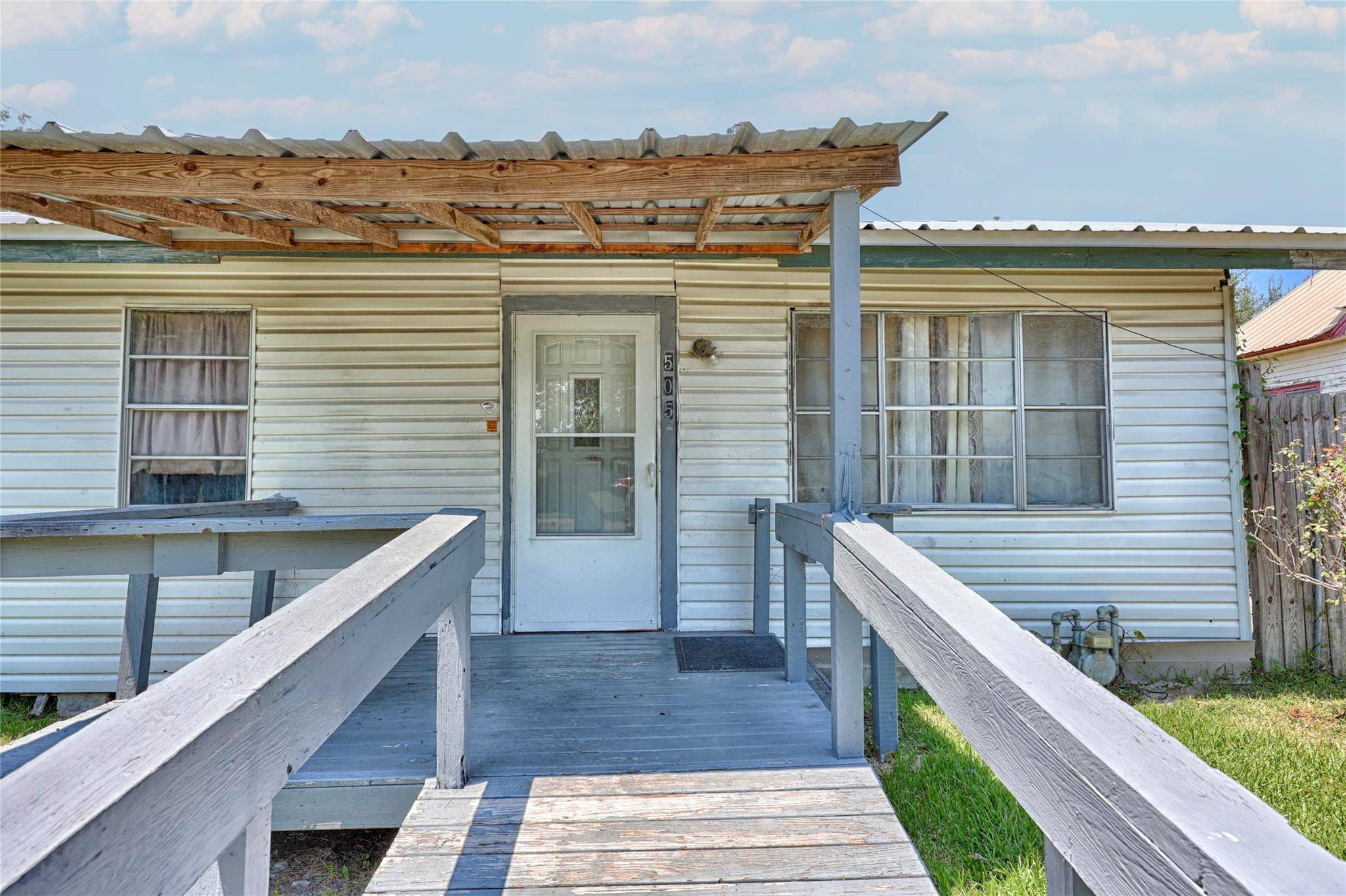 505 Kellett Ave, Schulenburg, TX 78956