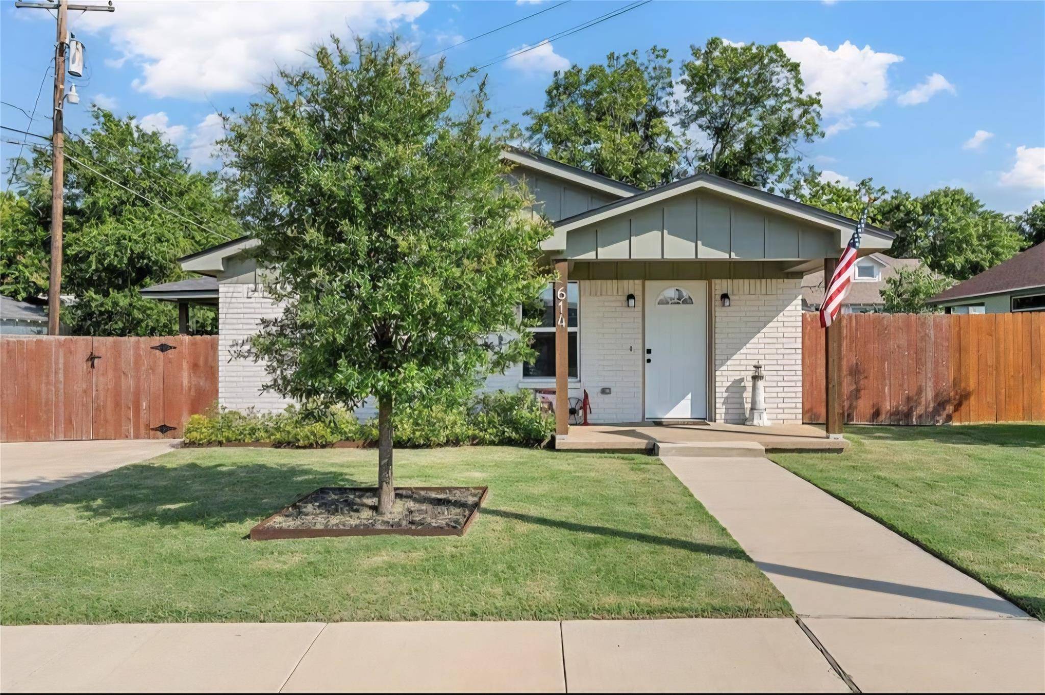 614 W 3rd ST, Mcgregor, TX 76657