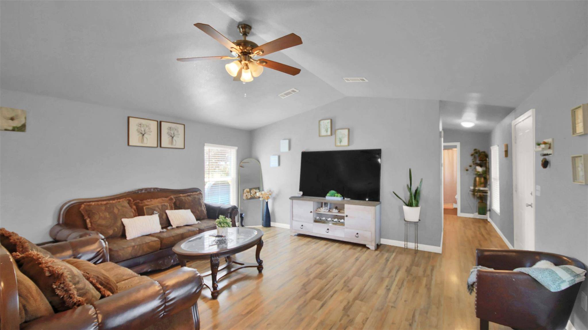 599 County Rd 475 RD, Luling, TX 78648