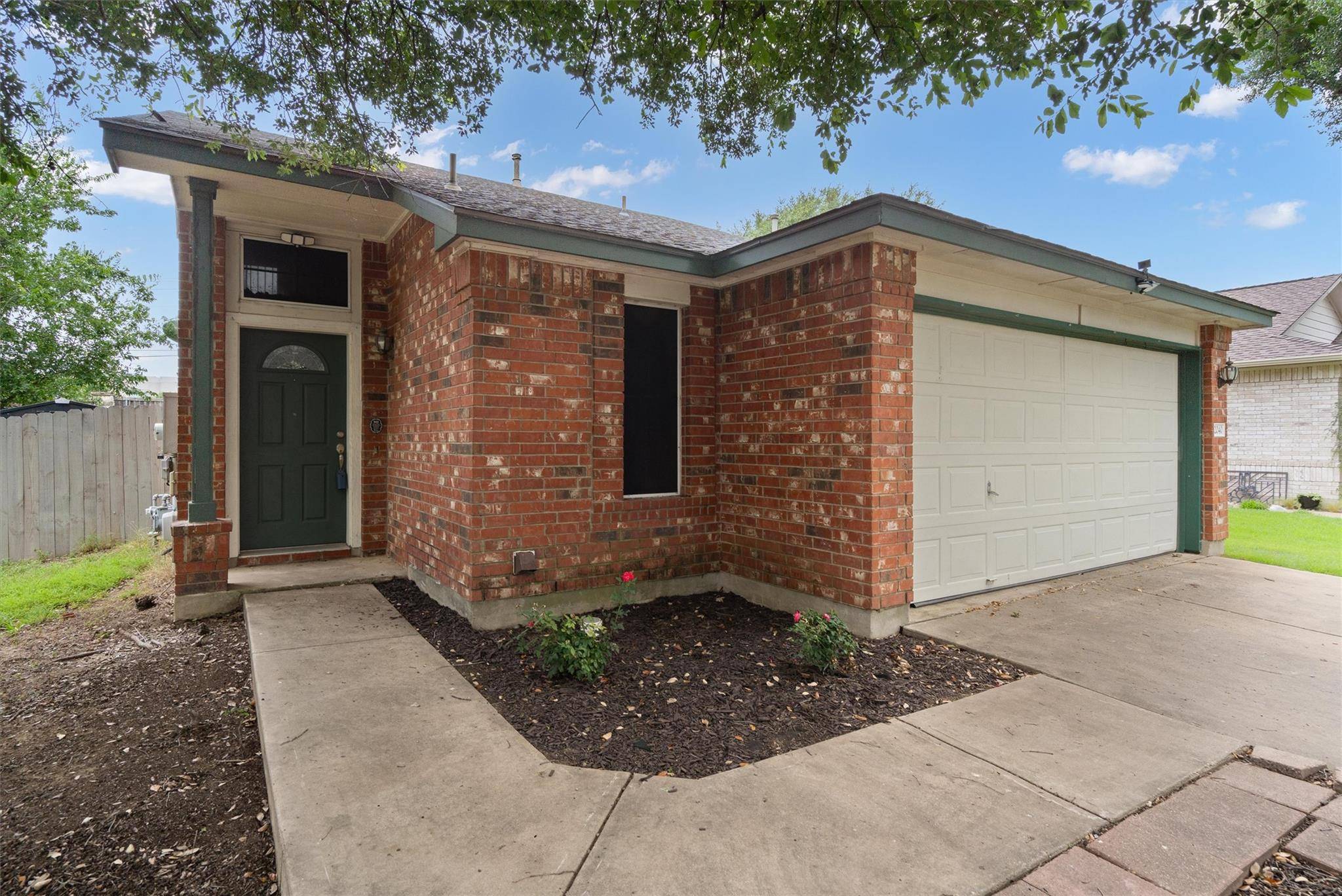 2040 Buckley LN, Round Rock, TX 78664