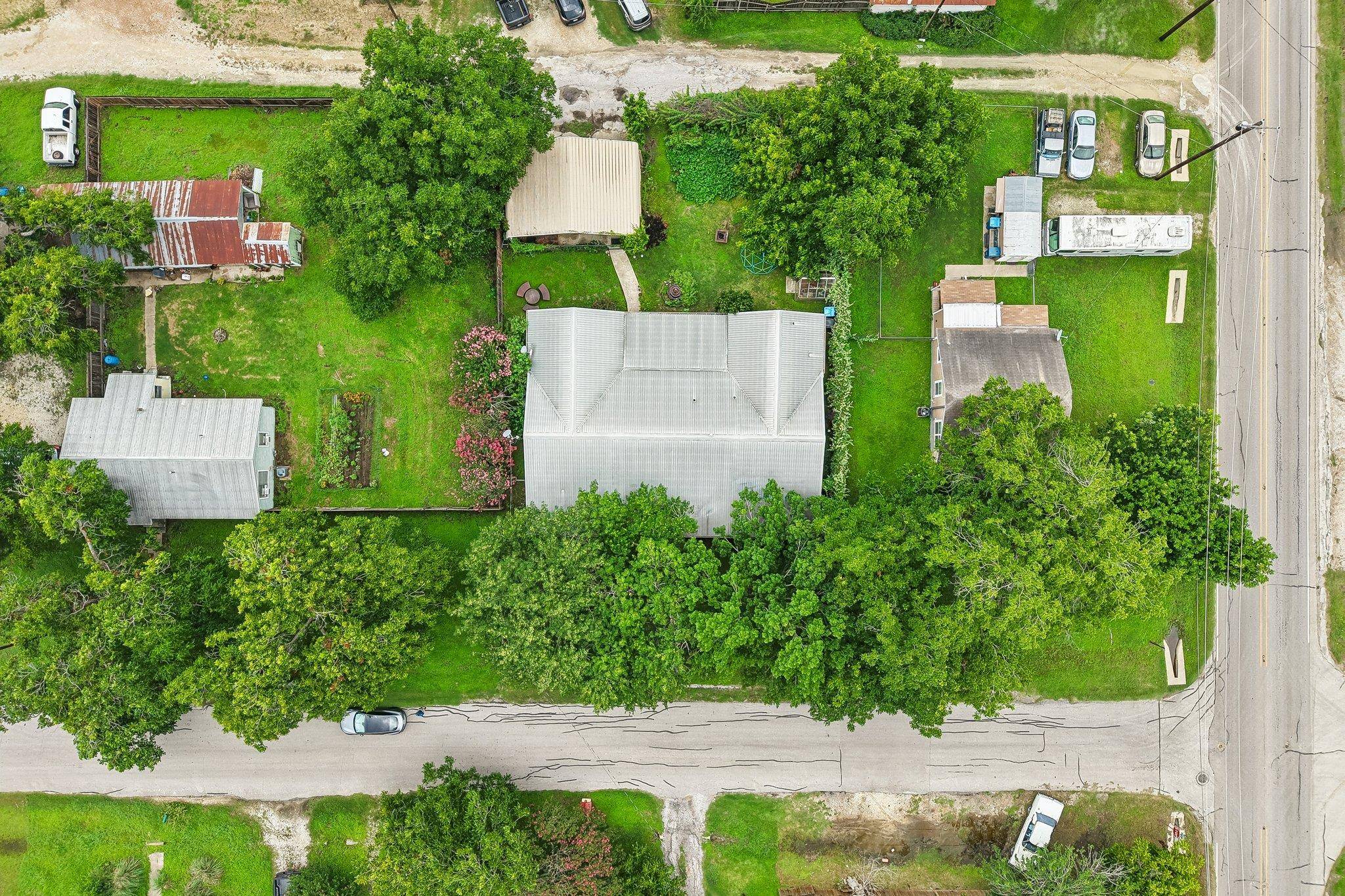 205 N Avenue E, Elgin, TX 78621