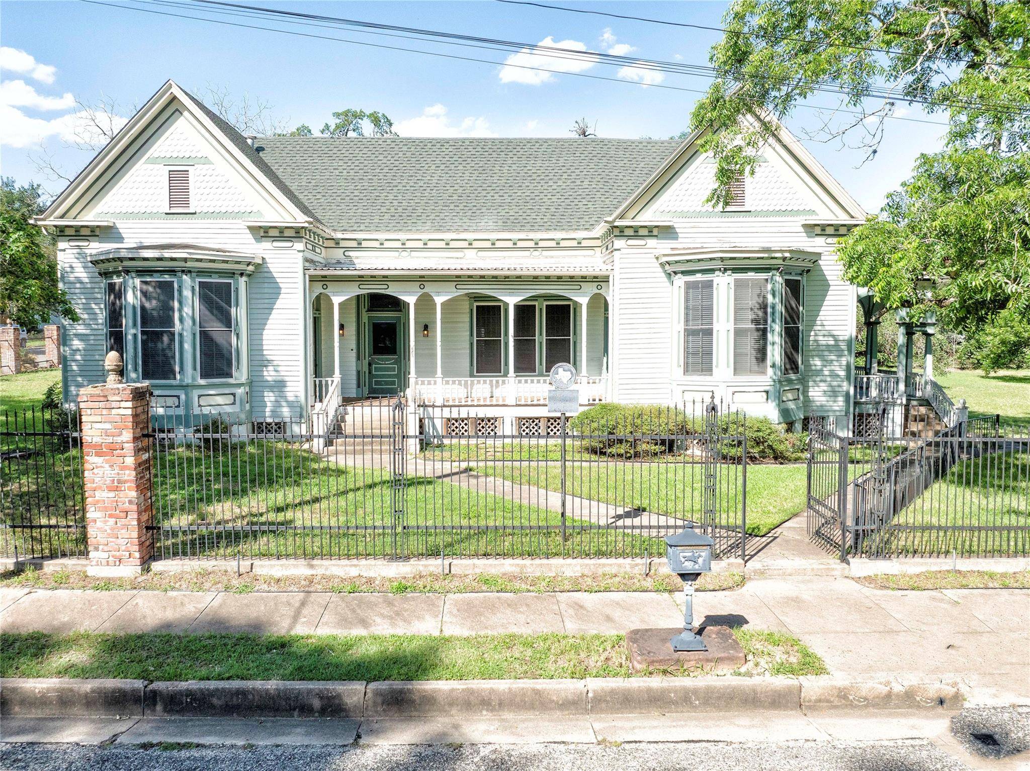 350 N Madison ST, La Grange, TX 78945
