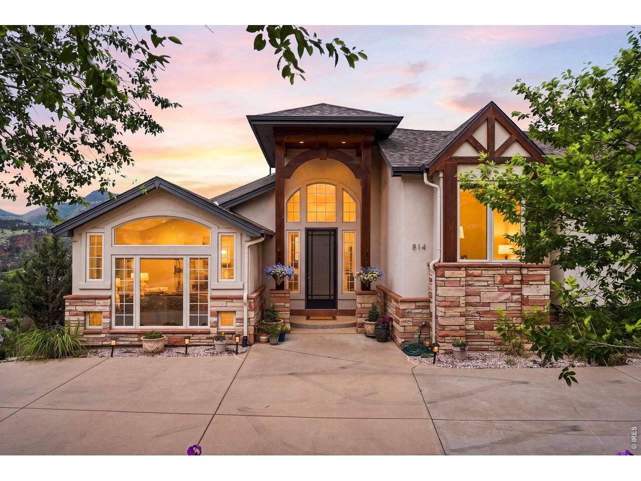 814 Mountain View, Lyons, CO 80540