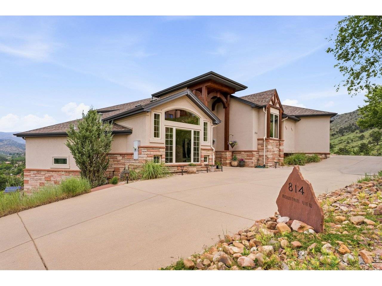 814 Mountain View, Lyons, CO 80540