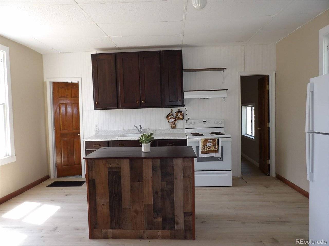 324 Lewis, La Junta, CO 81050